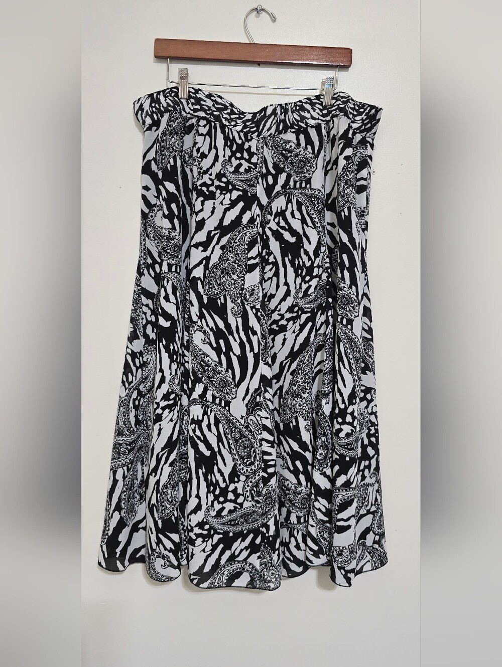 CHICO'S size XL (16) Lined Paisley Abstract Boho Full Midi Skirt Black White